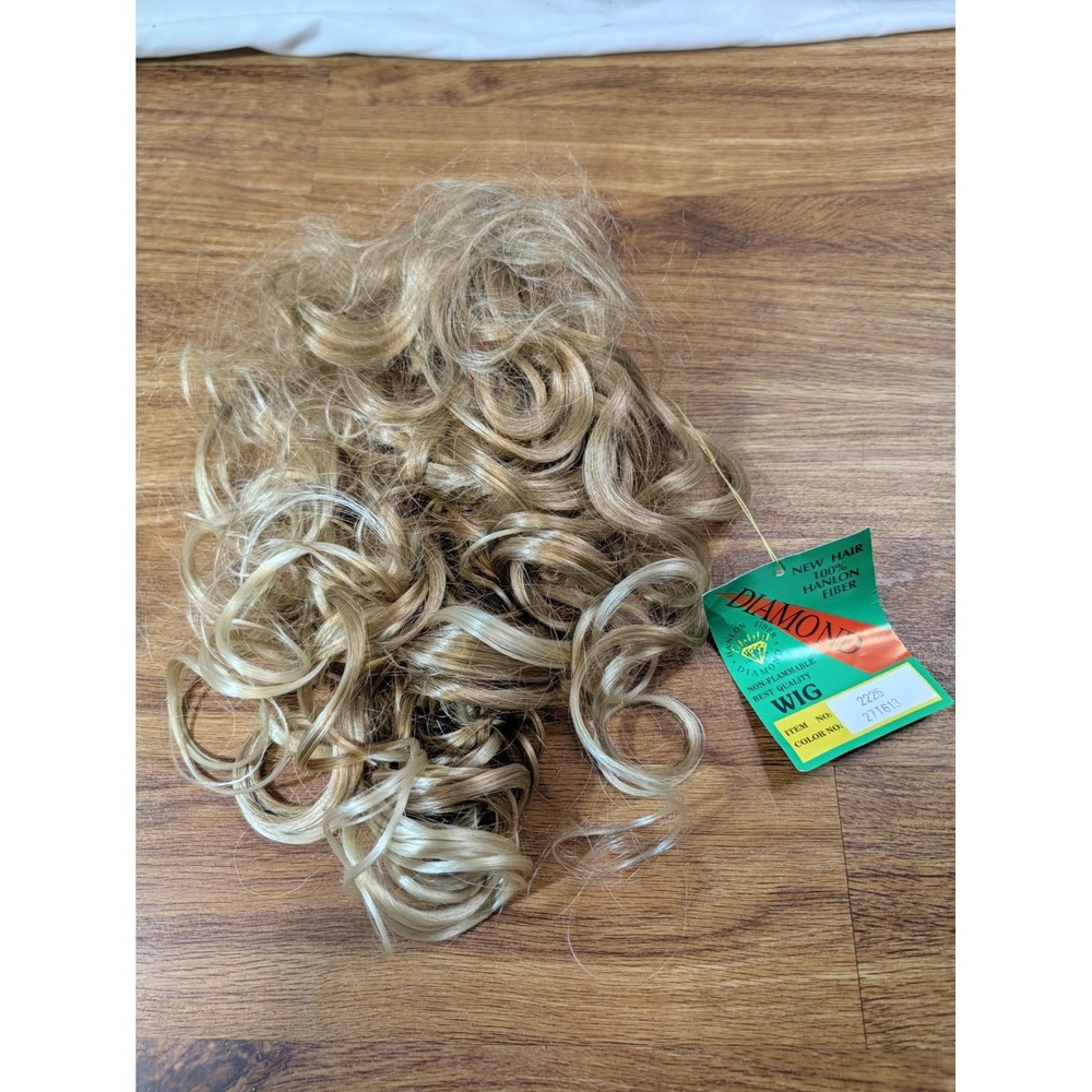 NWT diamond wig collection Blond Wig Clip